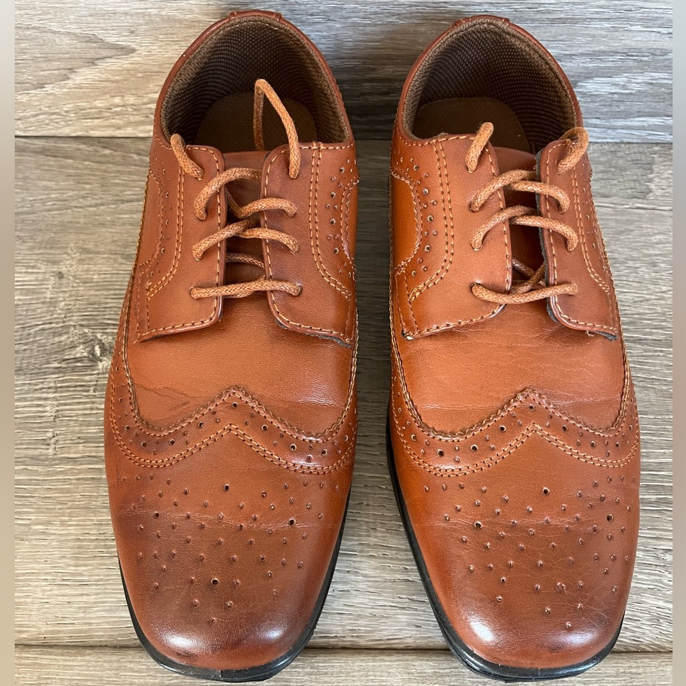 Like new Boys Deer Stags Ace size 3.5